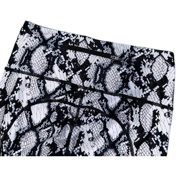White Fox Active Holly Leggings in Snake Skin - Picture 3 of 4